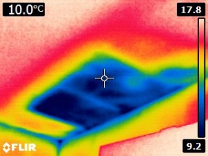 Thermal image shows surface temperature difference in a ceiling indicating missing or low insulation.